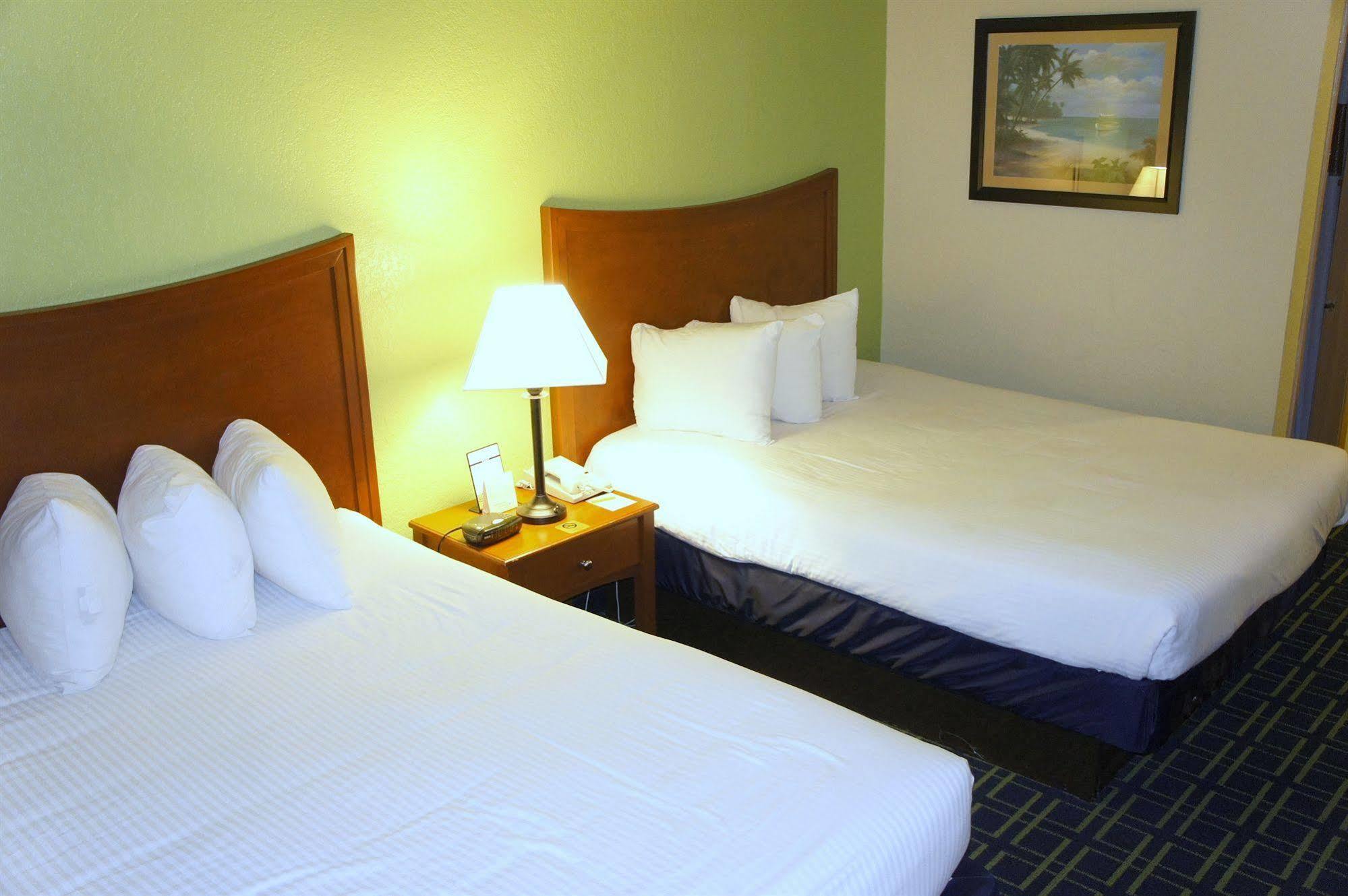 Emerald Coast Inn & Suites Форт Уолтон Бич Экстерьер фото