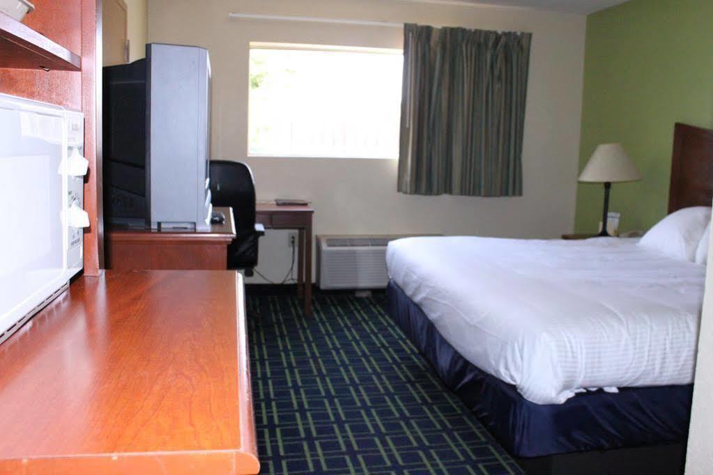 Emerald Coast Inn & Suites Форт Уолтон Бич Экстерьер фото